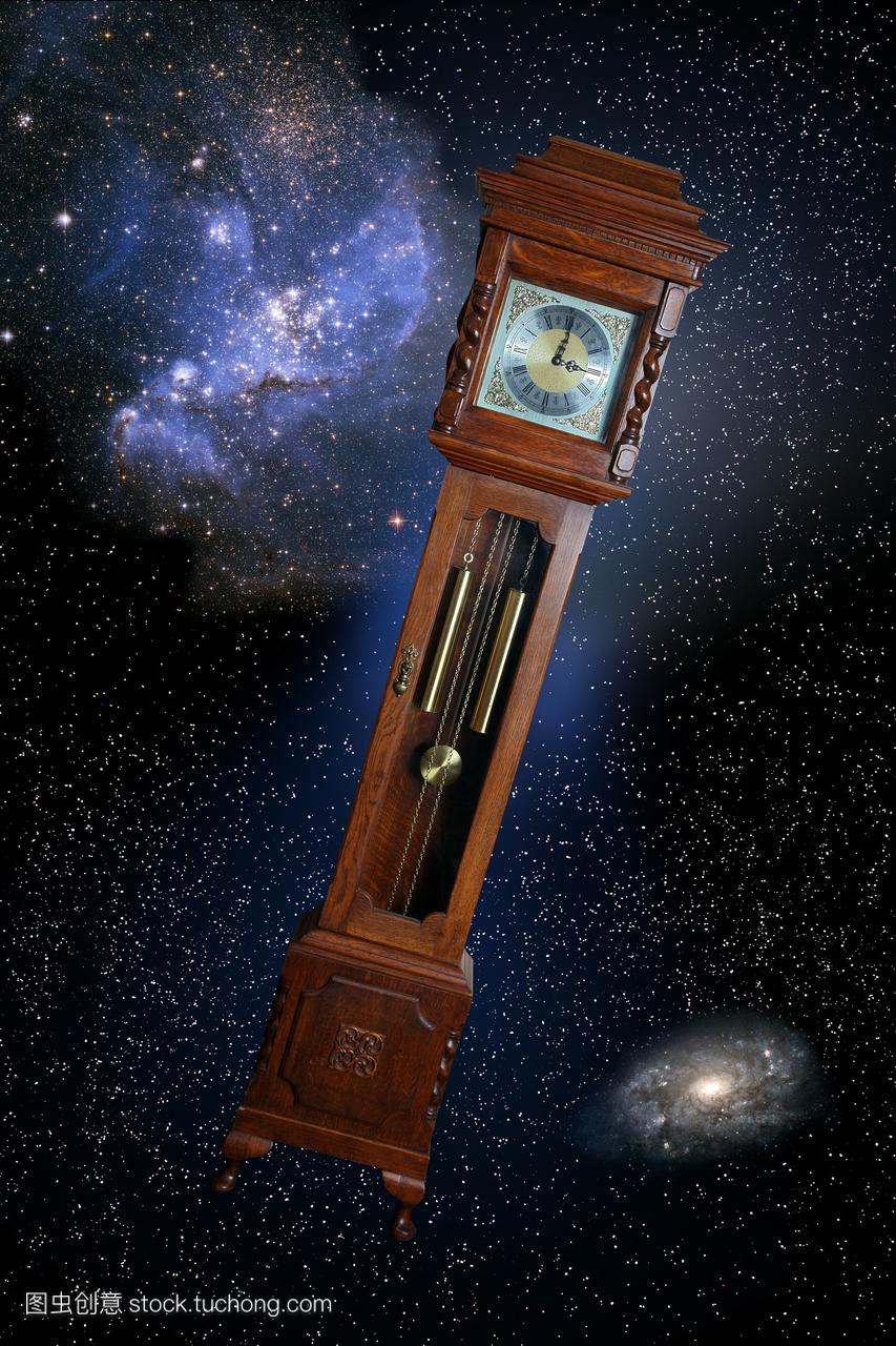 深老爷钟的时间概念图像空间恒星和星云的背景