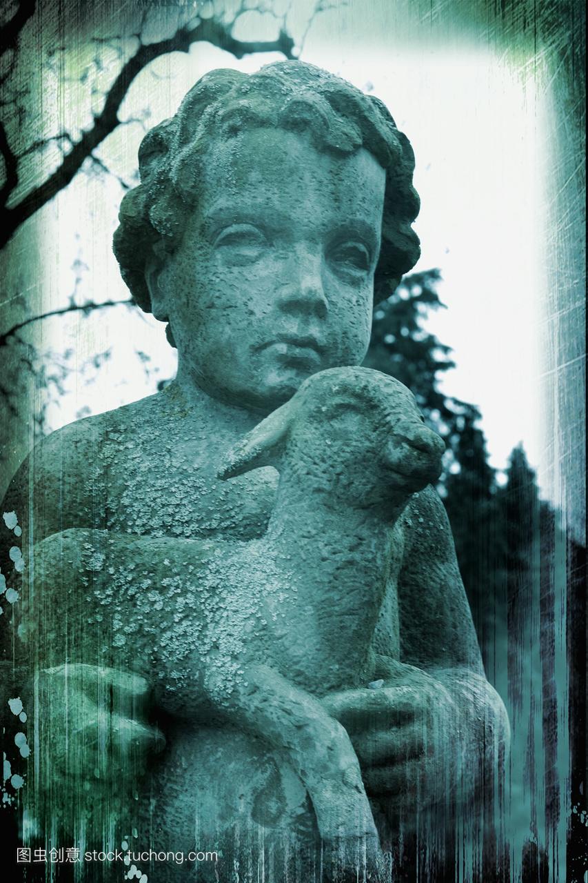 德国斯图加特大学的雕像的孩子拿着羊肉