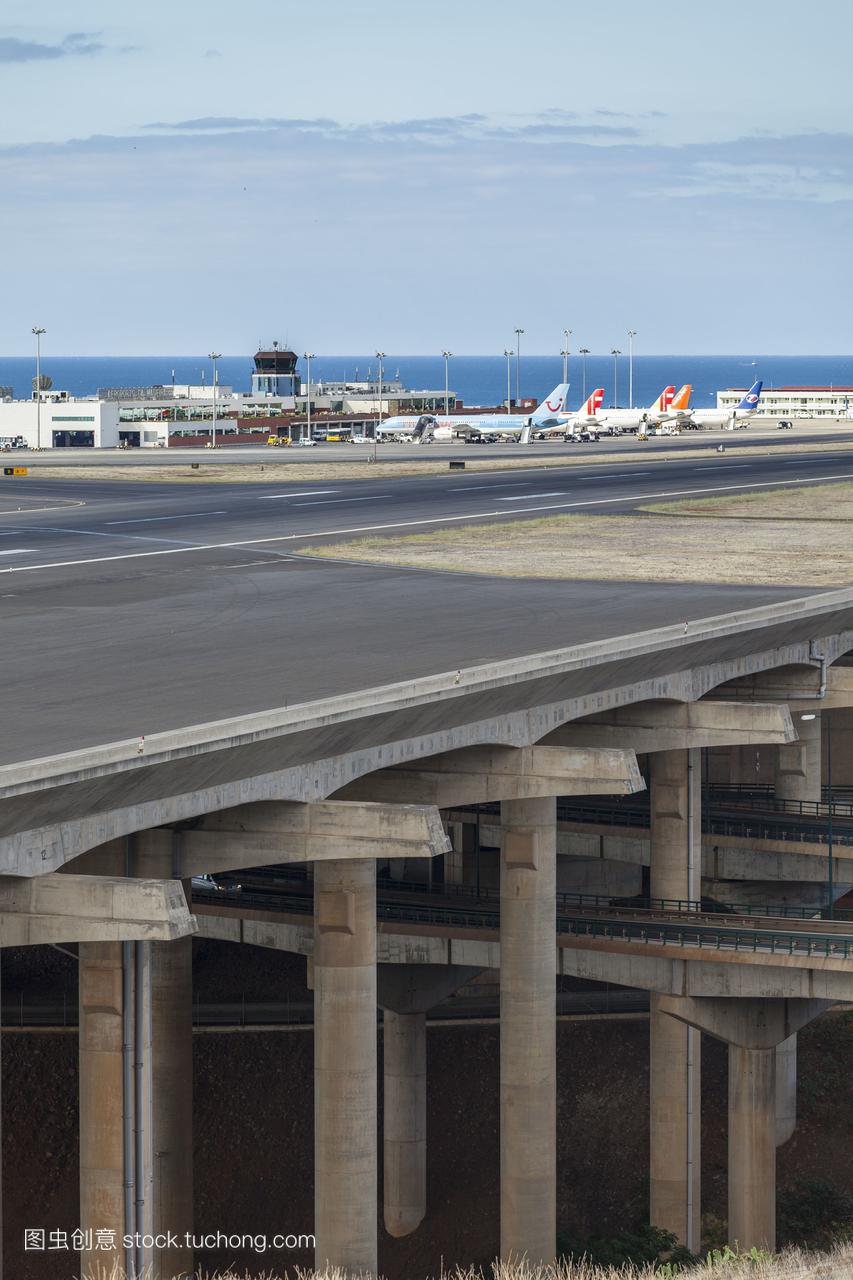 葡萄牙,马德拉,机场降落和跑道的视图