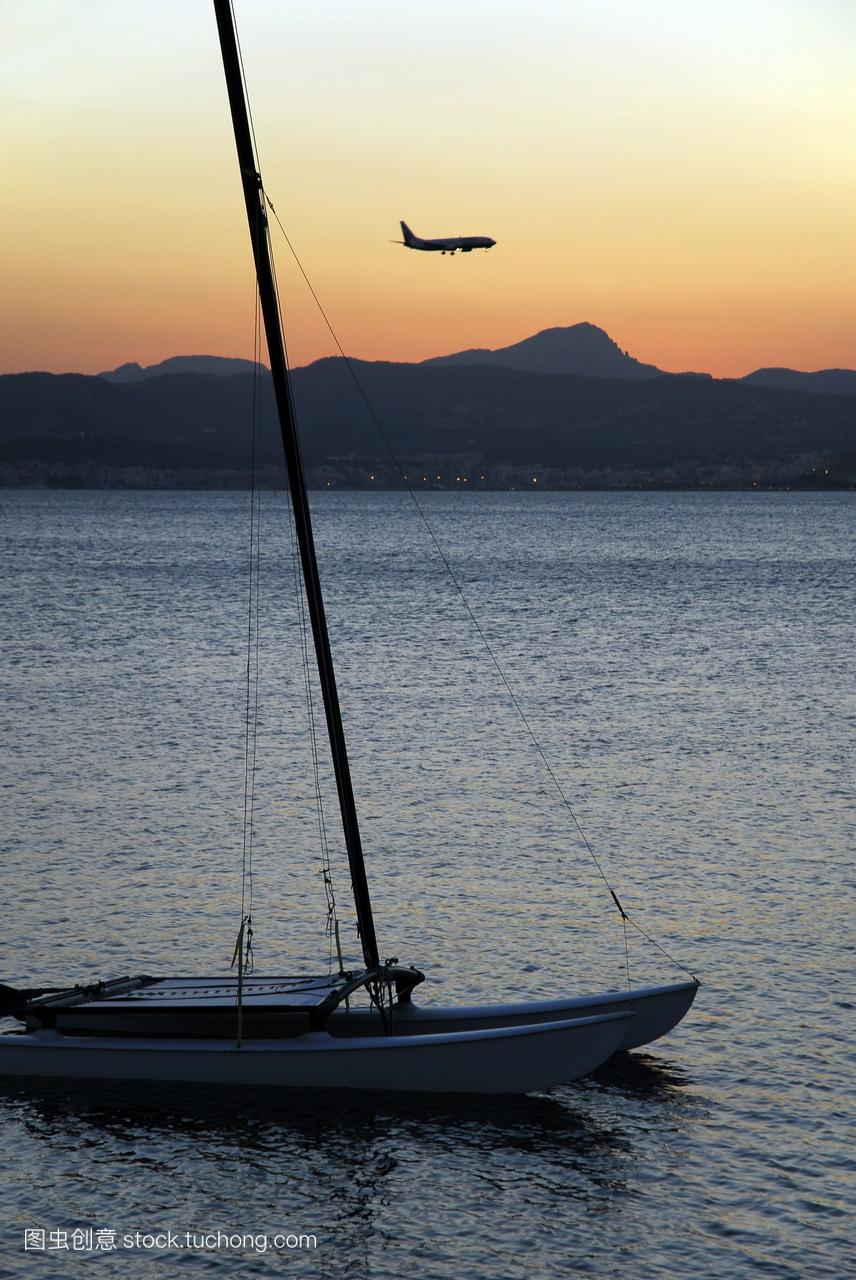 马略卡岛西班牙帕尔马飞机降落在海湾