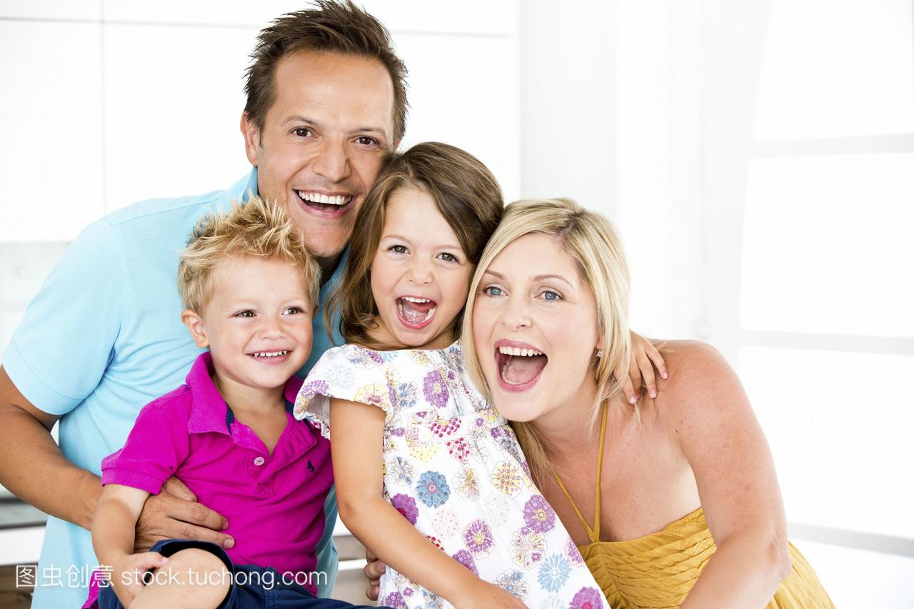 德国好玩的家庭微笑肖像