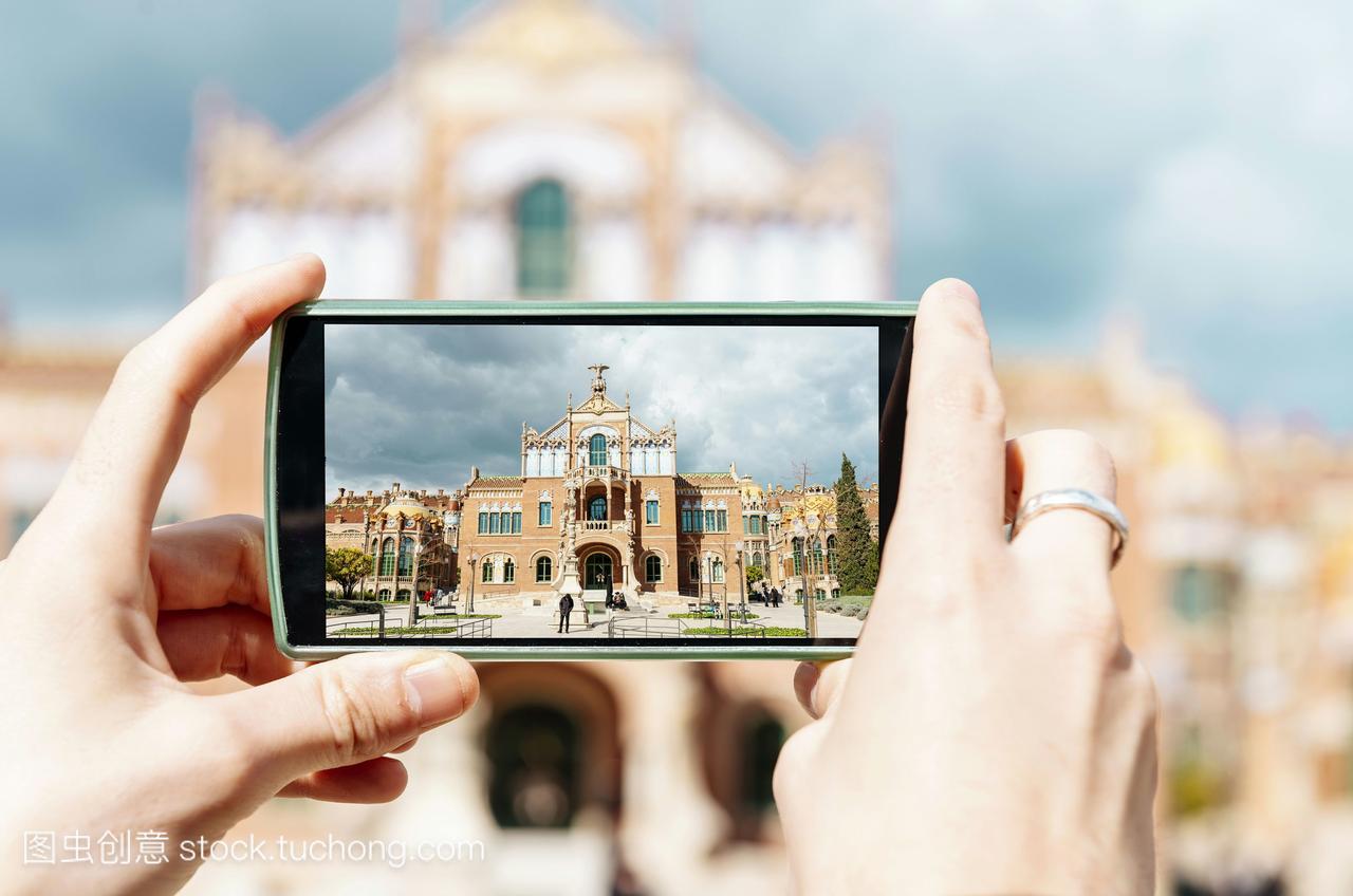 西班牙,巴塞罗那,用智能手机拍摄圣·保罗艺术