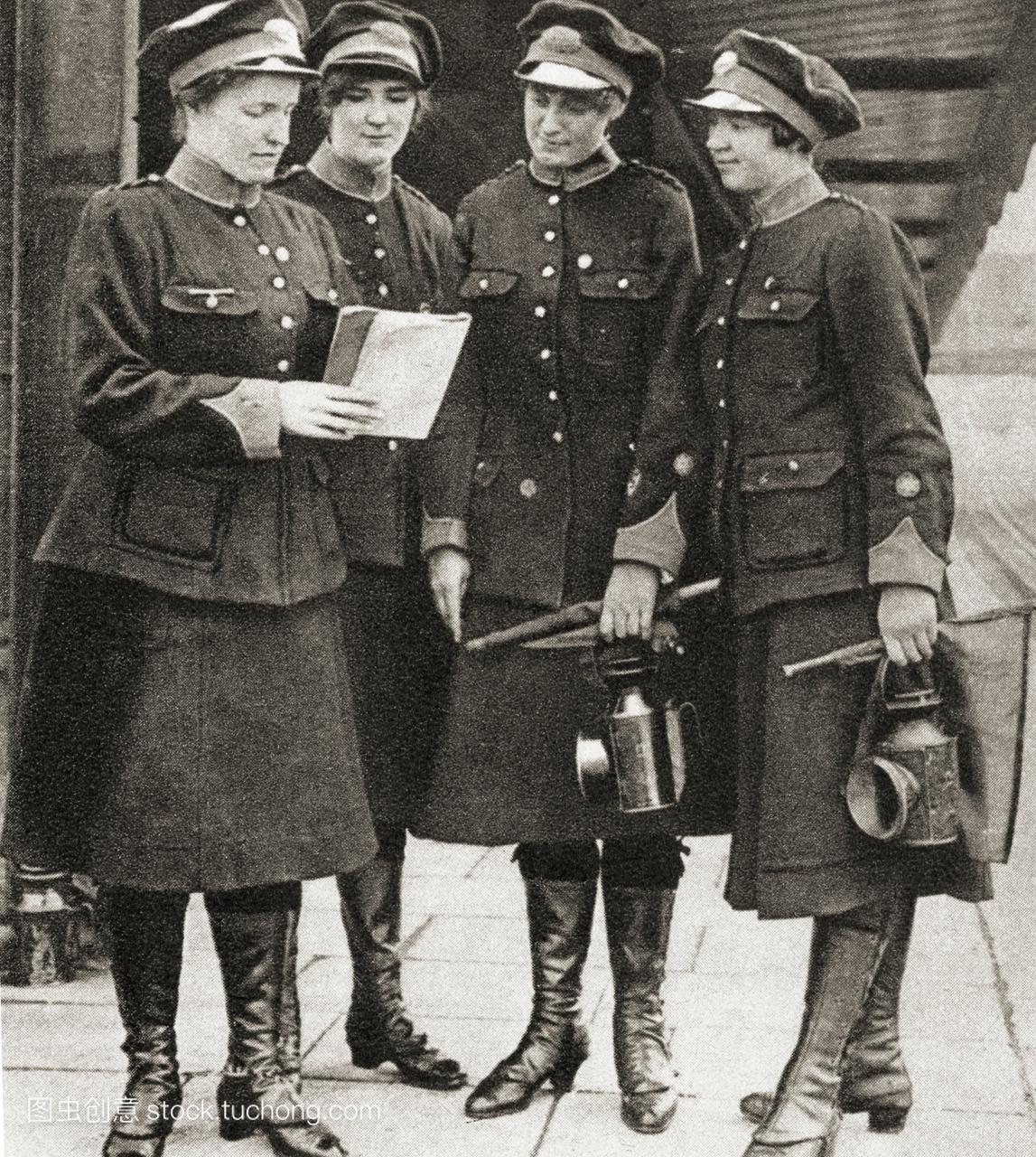在第一次世界大战期间,妇女在伦敦地铁上充当