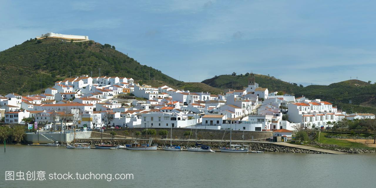 Sanlucarde瓜迪亚纳村从葡萄牙城市Alcoutim西