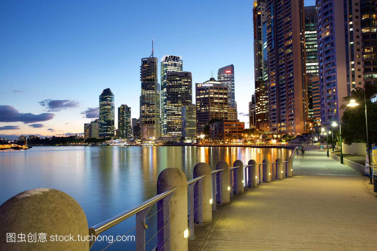布里斯班河和城市黄昏时分布里斯班昆士兰澳大