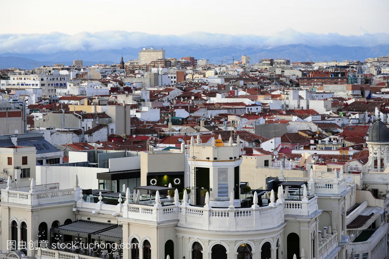 西班牙马德里历史名城中心屋顶Chueca和Mala