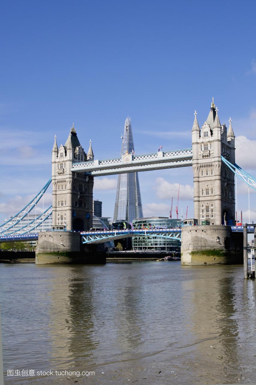英国伦敦塔桥和Sahrd建筑;的视图