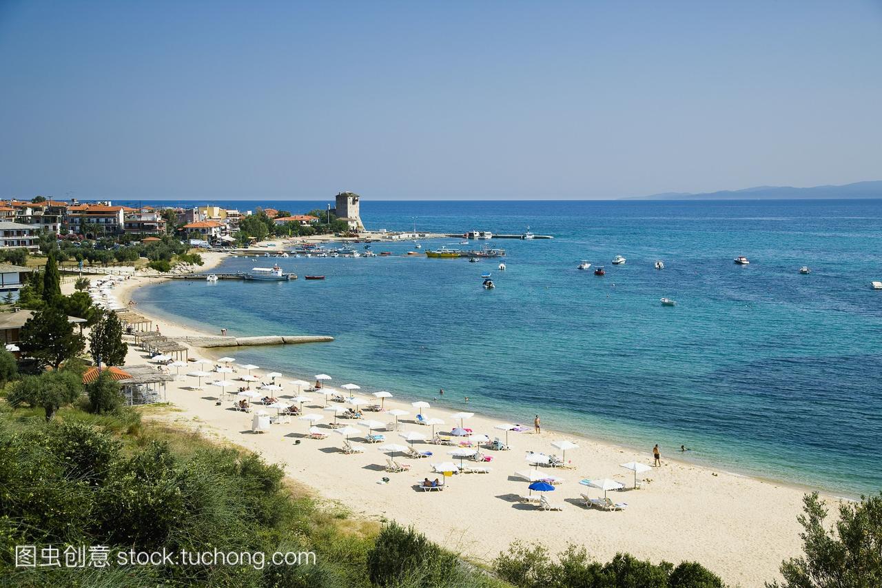 希腊,halkidiki,旅游海滩,带着沙滩伞和太阳浴,在