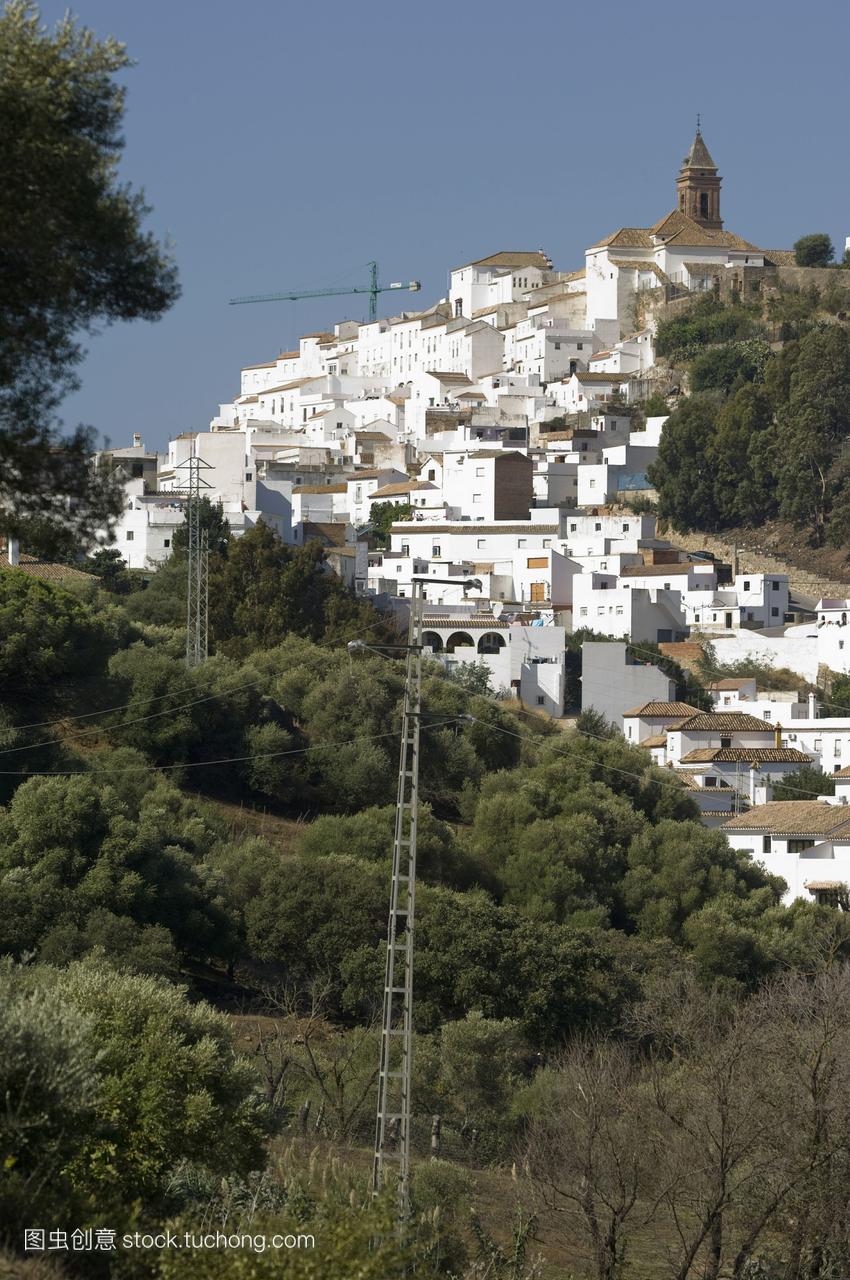 西班牙,小城市坐落在山坡上;安达卢西亚