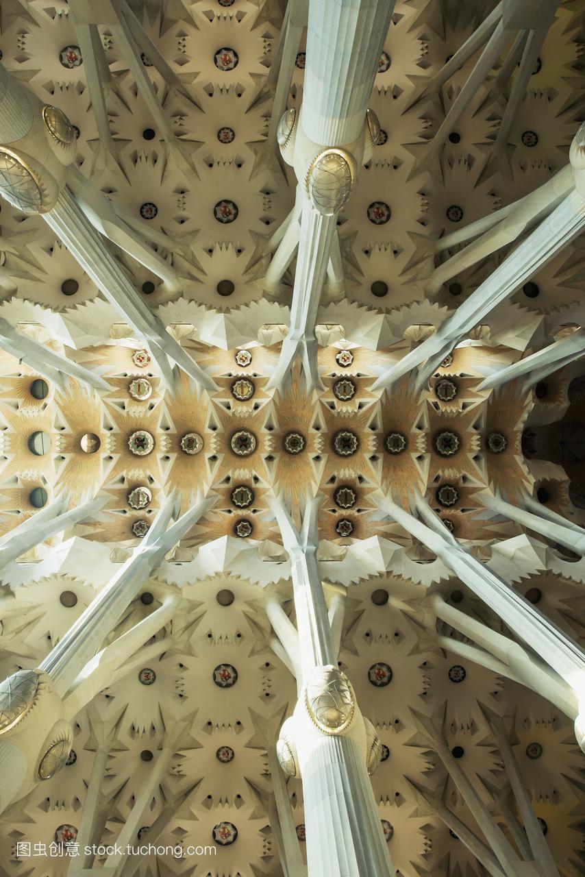 西班牙巴塞罗那圣家堂天花板细节;