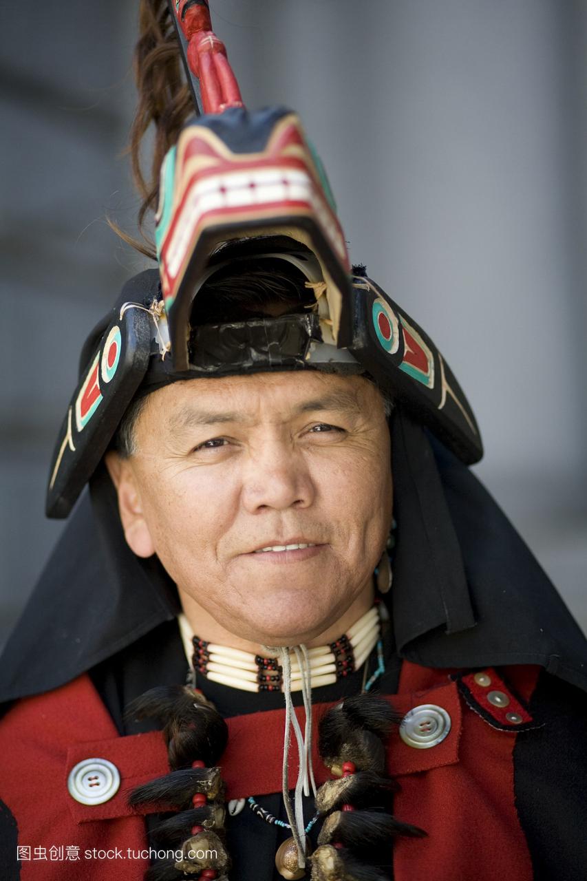 男人穿印第安人服饰加拿大温哥华