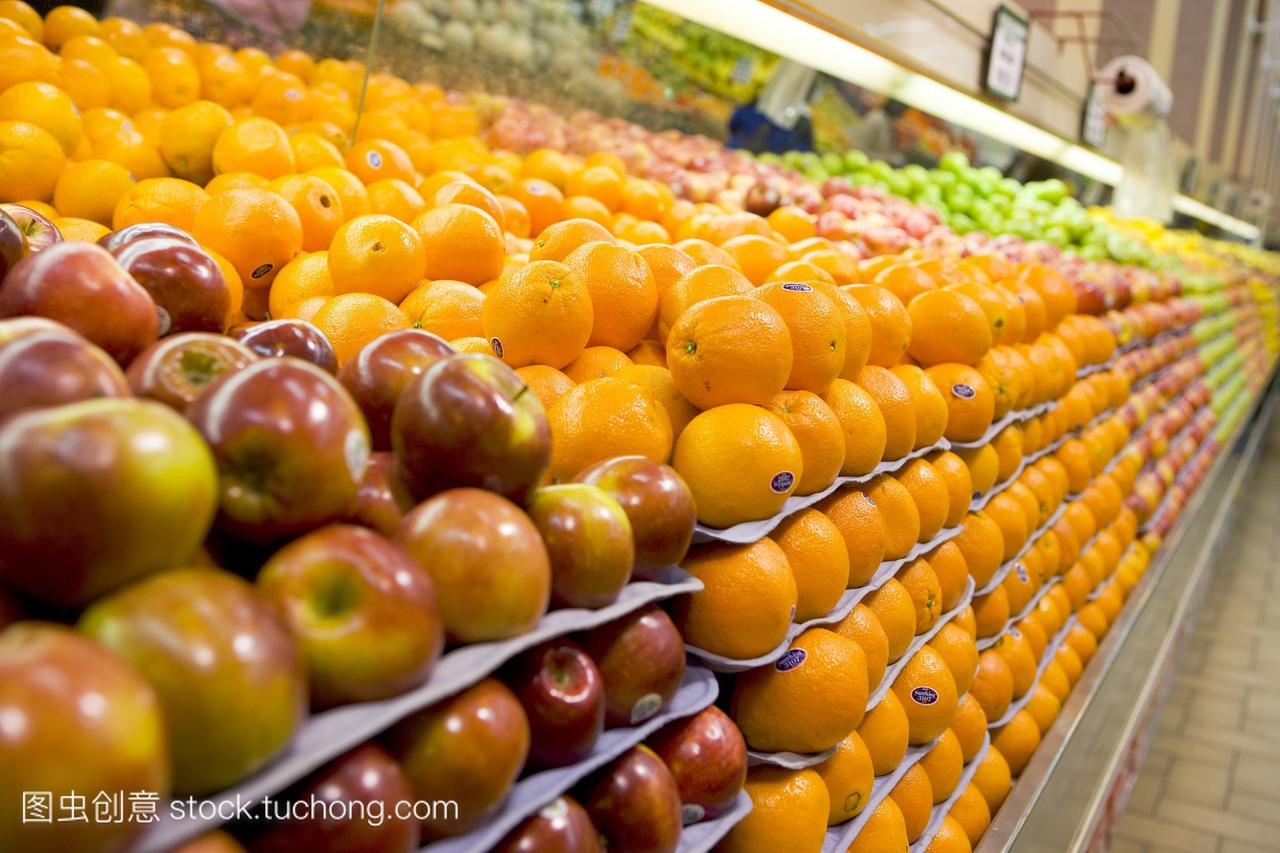 水果货架在杂货店,多伦多,安大略。